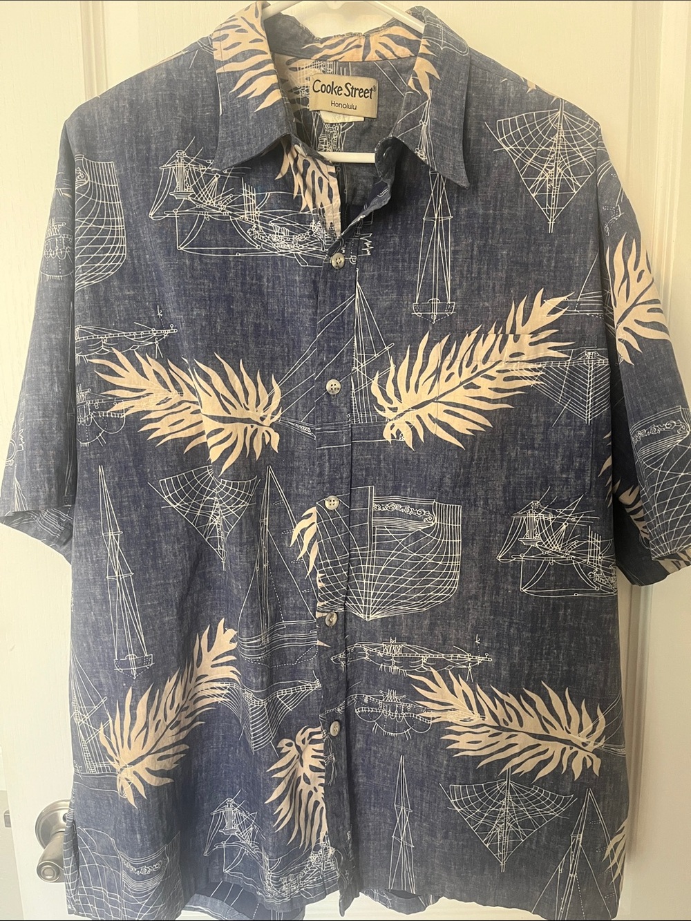 Cooke Street Men’s Navy Short-Sleeve Button-Down with Cream Leaf Print